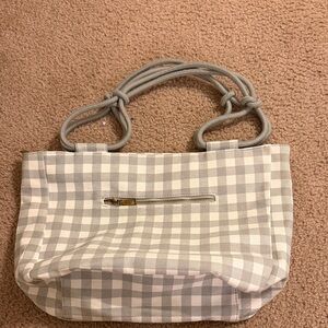 Elegant Checkered Tote Bag in Gray
